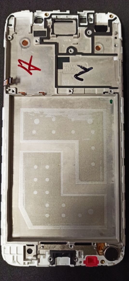 Рамка дисплея для Huawei Y5 2018/ Y5 Lite 2018/ Y5 Prime 2018/ Honor 7A Белая