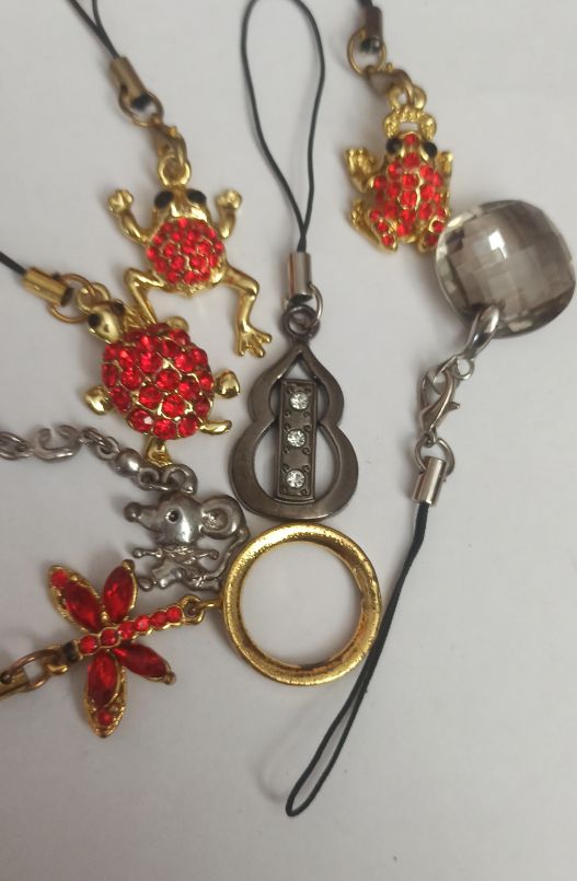 Брелок для телефона в ассортименте