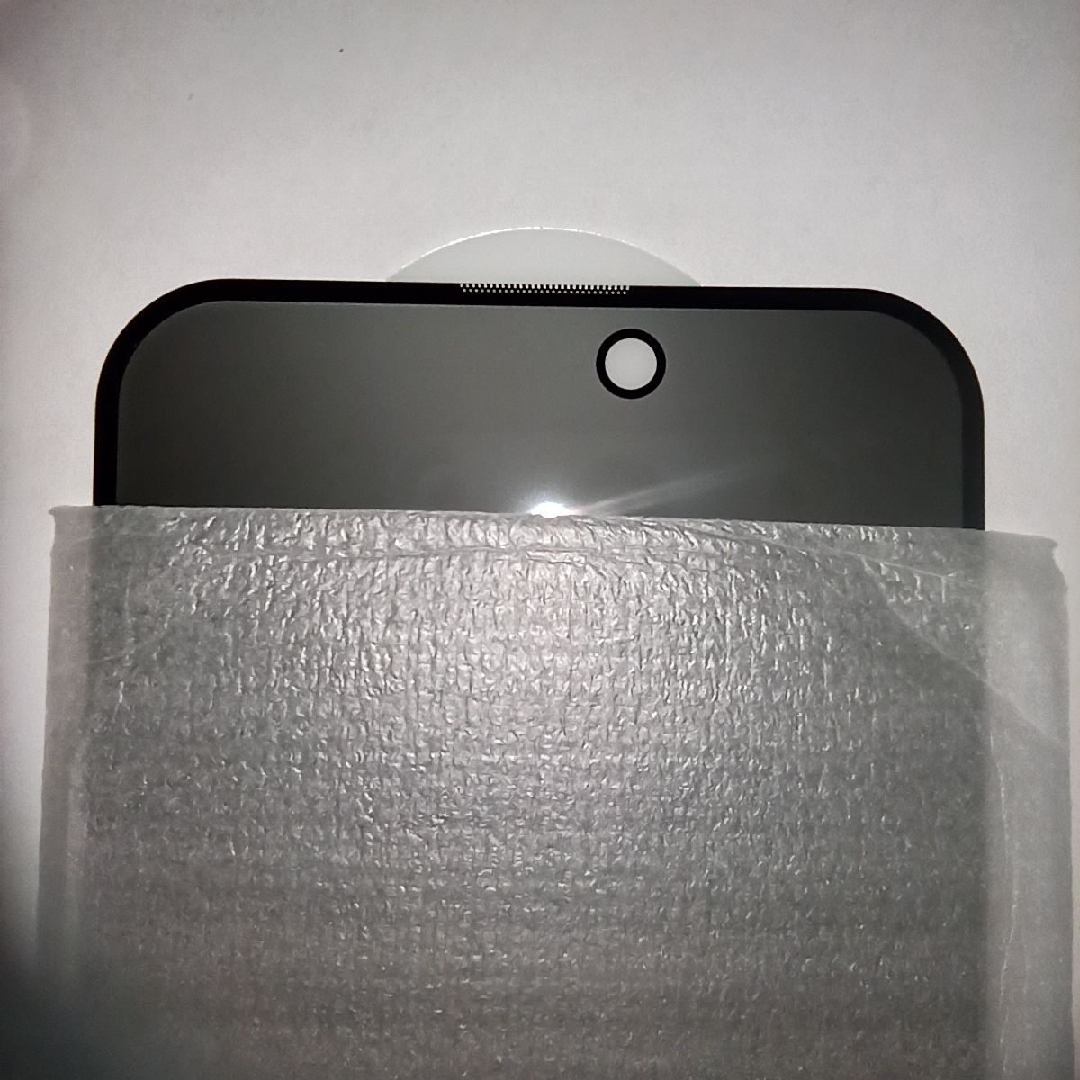 Защитное стекло “Антишпион” для iPhone 15 ProЧерный (Закалённое, полное покрытие)