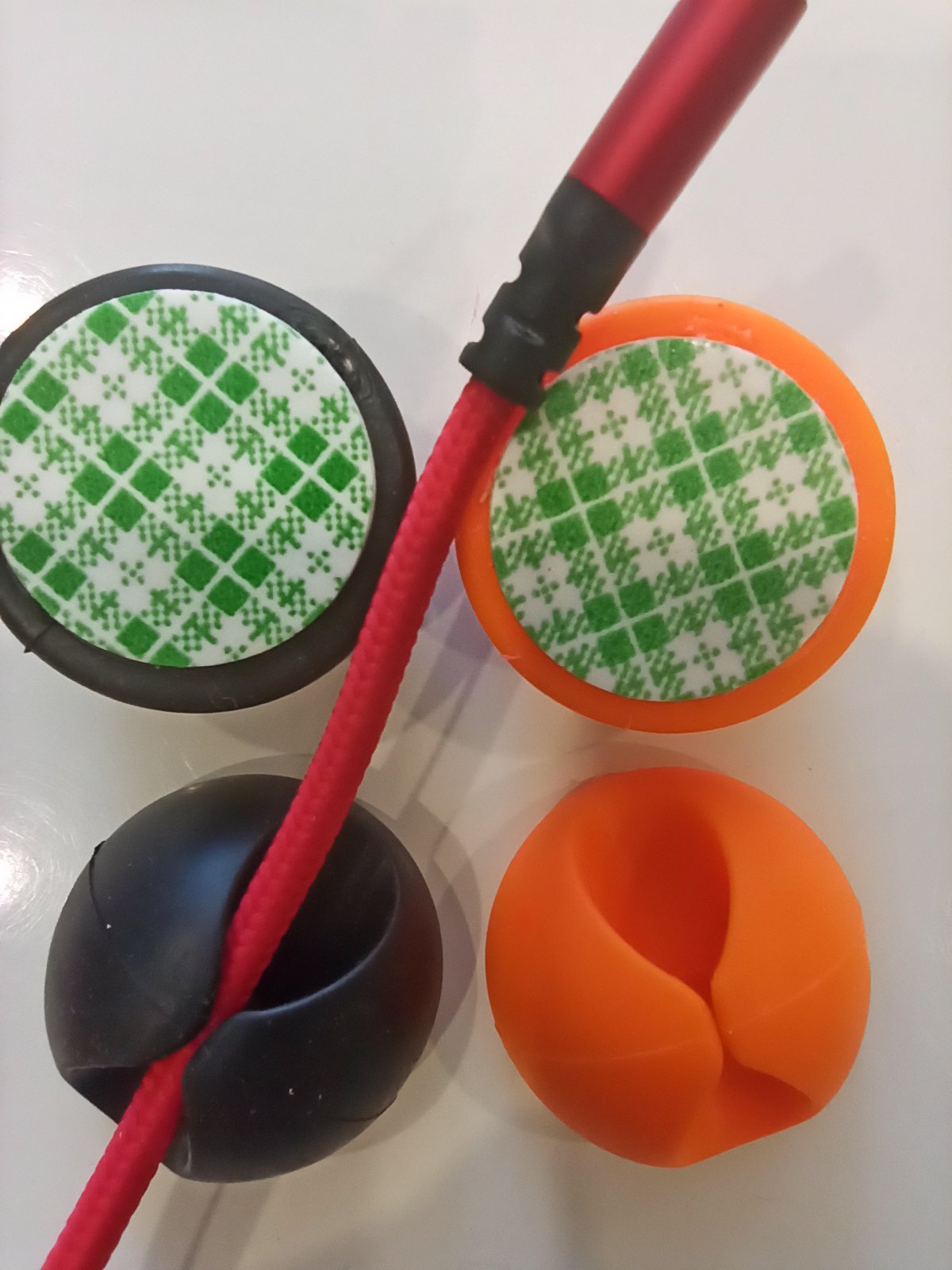 Держатель кабеля.